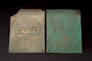 Image of 2 ancient Roman plates